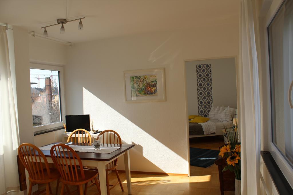 B&B My Place Mit Fruehstueckspaket - With Breakfastbox Frankfurt am Main Ruang foto